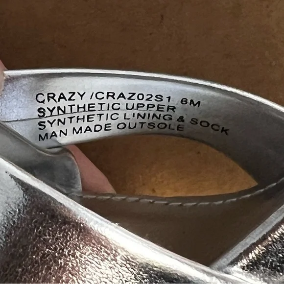 New Silver Steve Madden Platform Cross-Strap Sandals, Crazy Heels, sz 6 - Picture 13 of 14